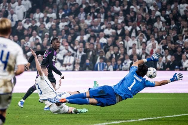 231003 Mathys Tel of Bayern Munich scores 1 2 during the UEFA Champions League football match between FC Copenhagen and Bayern Munich on October 3, 2023 in Copenhagen Photo Petter Arvidson BILDBYRAN kod PA PA0658 fotboll soccer fotball champions league fc copenhagen bayern münchen bbeng bayern munich fc köpenhamn  Copyright: PETTERxARVIDSON BB231003PA142