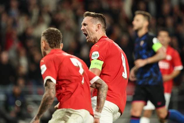 EINDHOVEN, 03-10-2023, Philips Stadium, UEFA Champions League season 2023 2024 match between PSV and Sevilla. PSV player Luuk de Jong celebrating his goal penalty kick 1-1 PSV - Sevilla  x22614259x Copyright: