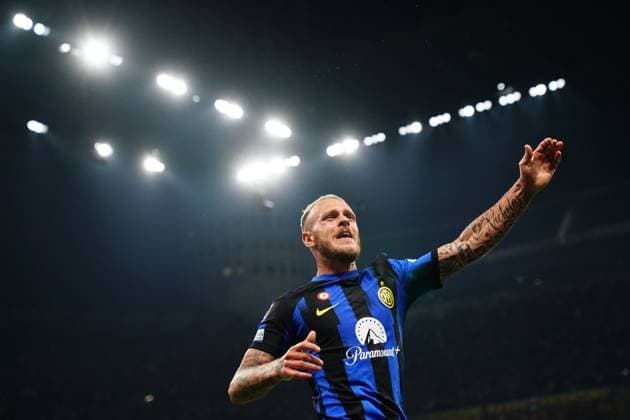Foto Spada LaPresse 03 Ottobre 2023 - Milano , Italia - calcio - Fc Inter Vs Benfica - Champions League 2023 2024 - Stadio San Siro Nella foto:Federico Dimarco (FC Inter); October 03 , 2023 Milan , Italy - sport, calcio - Fc Inter Vs Benfica - Champions League 2023 2024 - San Siro Stadium . In the pic : Federico Dimarco (FC Inter);  Copyright: xSpada LaPressex