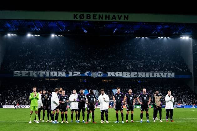 231003 Players of Bayern Munich celebrate infront of their supporters after the UEFA Champions League football match between FC Copenhagen and Bayern Munich on October 3, 2023 in Copenhagen Photo Petter Arvidson BILDBYRAN kod PA PA0658 fotboll football soccer fotball champions league fc copenhagen bayern münchen bbeng bayern munich fc köpenhamn jubel  Copyright: PETTERxARVIDSON BB231003PA169