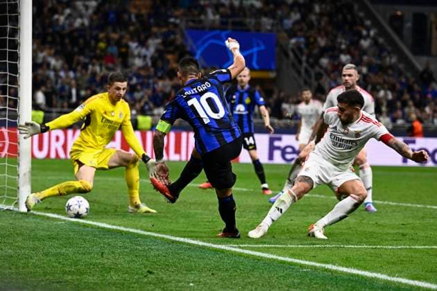 FC Internazionale v SL Benfica - UEFA Champions League Lautaro Martinez of FC Internazionale shots during the UEFA Champions League football match between FC Internazionale and SL Benfica. Milan Italy Copyright: xNicolòxCampox