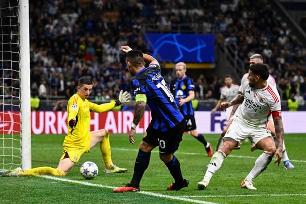 Sport Bilder des Tages Sport Bilder des Tages FC Internazionale v SL Benfica - UEFA Champions League Lautaro Martinez of FC Internazionale shots during the UEFA Champions League football match between FC Internazionale and SL Benfica. Milan Italy Copyright: xNicolòxCampox