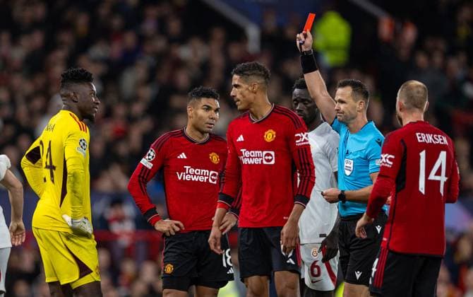 Football - UEFA Champions League - Group A - Manchester United, ManU FC v Galatasaray S.K. MANCHESTER, ENGLAND - Tuesday, October 3, 2023: Manchester United s Carlos Henrique Casimiro is shown a red card, after a second yellow, and is sent off during the UEFA Champions League Group A match between Manchester United FC and Galatasaray S.K. at Old Trafford. Galatasaray won 3-2. MANCHESTER Old Trafford GREATER MANCHESTER ENGLAND  Copyright: xDavidxRawcliffex P2023-10-03-Man_Utd_Galatasaray-85