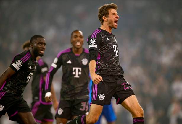 03 10 2023, football UEFA Champions League 2023 2024, group stage, matchday 2, FC Copenhagen FC Bayern Munich, in the parking stadium Copenhagen cheering Thomas Müller Bayern Munich to the goal to 1 2 DFL and DFB regulations prohibit any use of photographs as image sequences and or quasi video