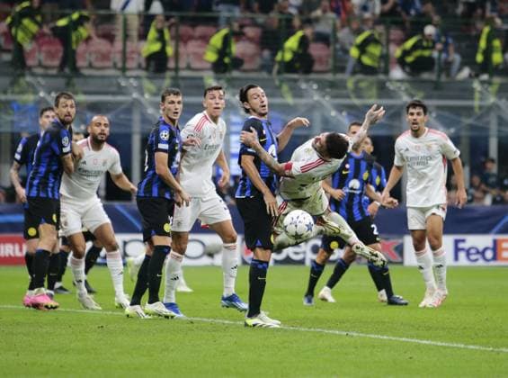 UEFA Champions League football match - Inter - FC Internazionale vs SL Benfica Nicolas Otamendi of Benfica during the UEFA Champions League, Group D, football match between Fc Inter and Benfica on 03 October 2023 at Giuseppe Meazza Stadium, San Siro, Milan, Italy. Photo Nderim Kaceli Milan Italy  Copyright: xIPAxSport ABACAx BRIPASport20231004_172 IPAxSport ABACAx BRIPASport20231004_172