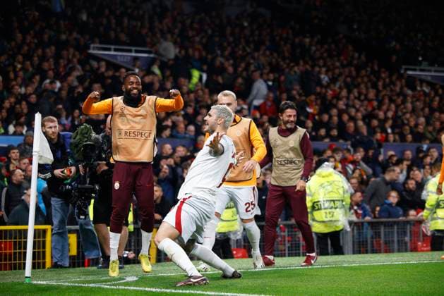 MANCHESTER, ENGLAND - OCTOBER 3: Mauro Icardi of Galatasaray S.K. celebrates scoring his team s third goal to make the score 3-2 during the UEFA Champions League match between Manchester United, ManU and Galatasaray A.S at Old Trafford on October 3, 2023 in Manchester, England. (Photo by Ryan Jenkinson) SPO 