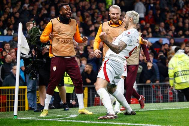 MANCHESTER, ENGLAND - OCTOBER 3: Mauro Icardi of Galatasaray S.K. celebrates scoring his team s third goal to make the score 3-2 during the UEFA Champions League match between Manchester United, ManU and Galatasaray A.S at Old Trafford on October 3, 2023 in Manchester, England. (Photo by Ryan Jenkinson) SPO 