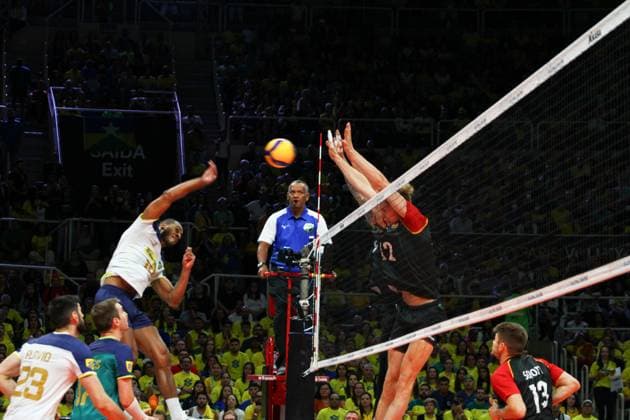 Volleyball, Olympia Quali, Brasilien - Deutschland Pré Olímpico de Vôlei Brasil x Alemanha RIO DE JANEIRO, RJ - 03.10.2023: PRÉ OLÍMPICO DE VÔLEI BRASIL X ALEMANHA - The Brazilian volleyball team returned to the Maracanãzinho court, in Rio de Janeiro, on Tuesday night (3) to face the German team, in the third round of Group A of the Men& 39;s Pre-Olympic Volleyball Tournament in search of qualification for the Paris 2024 Olympic Games, Olympische Spiele, Olympia, OS It is worth remembering that only the top two in each group guarantee classification. (Photo: Lorando Labbe Fotoarena) x2442983x  LorandoxLabbe