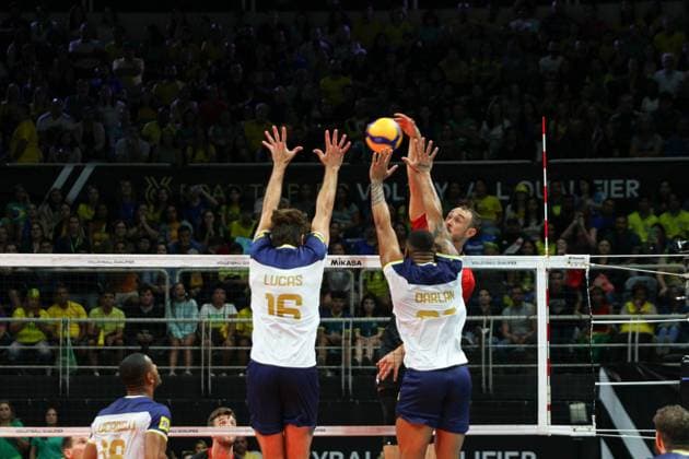 Volleyball, Olympia Quali, Brasilien - Deutschland Pré Olímpico de Vôlei Brasil x Alemanha RIO DE JANEIRO, RJ - 03.10.2023: PRÉ OLÍMPICO DE VÔLEI BRASIL X ALEMANHA - The Brazilian volleyball team returned to the Maracanãzinho court, in Rio de Janeiro, on Tuesday night (3) to face the German team, in the third round of Group A of the Men& 39;s Pre-Olympic Volleyball Tournament in search of qualification for the Paris 2024 Olympic Games, Olympische Spiele, Olympia, OS It is worth remembering that only the top two in each group guarantee classification. (Photo: Lorando Labbe Fotoarena) x2442995x  LorandoxLabbe
