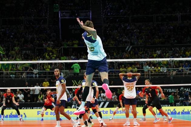 Volleyball, Olympia Quali, Brasilien - Deutschland Pré Olímpico de Vôlei Brasil x Alemanha RIO DE JANEIRO, RJ - 03.10.2023: PRÉ OLÍMPICO DE VÔLEI BRASIL X ALEMANHA - The Brazilian volleyball team returned to the Maracanãzinho court, in Rio de Janeiro, on Tuesday night (3) to face the German team, in the third round of Group A of the Men& 39;s Pre-Olympic Volleyball Tournament in search of qualification for the Paris 2024 Olympic Games, Olympische Spiele, Olympia, OS It is worth remembering that only the top two in each group guarantee classification. (Photo: Lorando Labbe Fotoarena) x2443002x  LorandoxLabbe