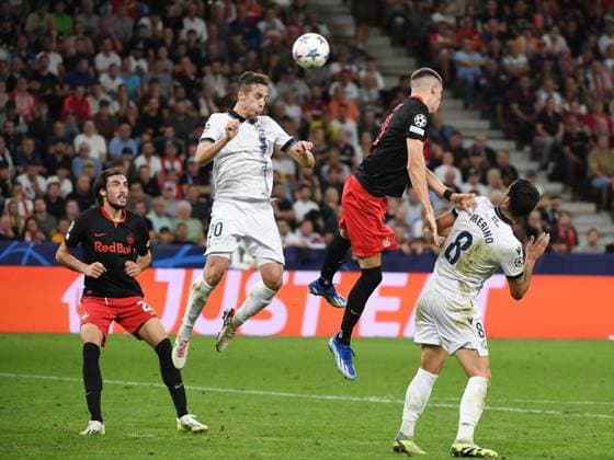 (231004) -- SALZBURG, Oct. 4, 2023 -- Jon Pacheco (2nd L) of Real Sociedad heads the ball during the UEFA Champions League Group D football match between Red Bull Salzburg and Real Sociedad in Salzburg, Austria, Oct. 3, 2023. ) (SP)AUSTRIA-SALZBURG-FOOTBALL-UEFA CHAMPIONS LEAGUE-RED BULL SALZBURG VS REAL SOCIEDAD HexCanling 