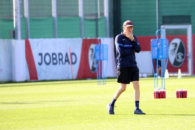 Freiburg, Germany 04 October 2023 1 BL 2023 2024 SC Freiburg training In the picture coach Christian Streich SC Freiburg pensive on the field training ground Baden Württemberg Copyright: xFotostandx xHettichx