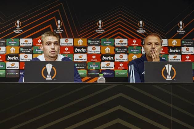 ATHENS - (l-r) Kenneth Taylor of Ajax, Ajax coach Maurice Steijn during the press conference, PK, Pressekonferenz prior to the UEFA Europa League match against AEK Athens at the OPAP Arena on October 4, 2023 in Athens, Greece. ANP MAURICE VAN STEEN UEFA Europa League MD-1 2023 2024 xVIxANPxSportx xxANPxIVx 480225072 originalFilename: 480225072.jpg