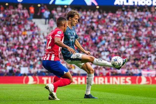 UEFA Champions League: Atletico Madrid v Feyenoord Madrid - Samuel Lino of Atletico Madrid, Mats Wieffer of Feyenoord during the 2nd leg of the UEFA Champions League group stage between Atletico Madrid v Feyenoord at Estadio Metropolitano on 4 October 2023 in Madrid, Spain. Copyright: xTomxBodex