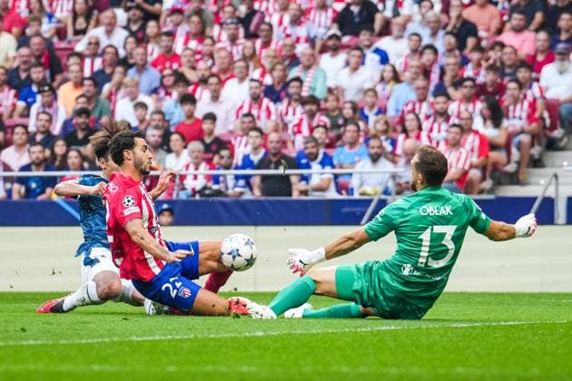 UEFA Champions League: Atletico Madrid v Feyenoord Madrid - Ayase Ueda of Feyenoord scores the 0-1 during the 2nd leg of the UEFA Champions League group stage between Atletico Madrid v Feyenoord at Estadio Metropolitano on 4 October 2023 in Madrid, Spain. Copyright: xTomxBodex