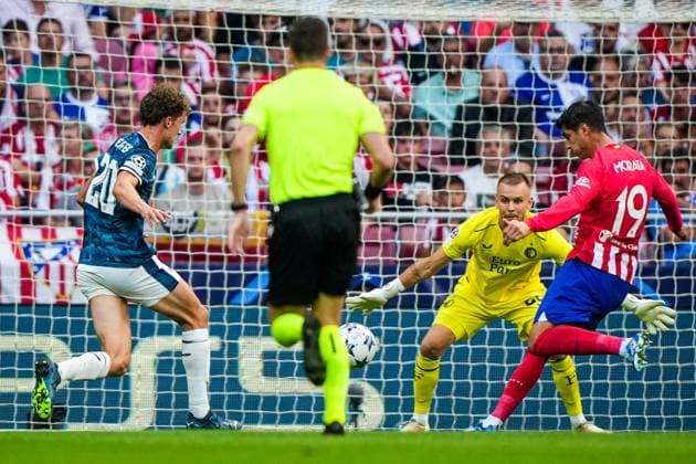 UEFA Champions League: Atletico Madrid v Feyenoord Madrid - Alvaro Morata of Atletico Madrid scores the 1-1 during the 2nd leg of the UEFA Champions League group stage between Atletico Madrid v Feyenoord at Estadio Metropolitano on 4 October 2023 in Madrid, Spain. Copyright: xTomxBodex