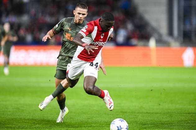 Shakhtar s Danylo Sikan and Antwerp s Soumoula Coulibaly pictured in action during a soccer game between Belgian soccer team Royal Antwerp FC and Ukrainian club Shakhtar Donetsk, on Wednesday 04 October 2023 in Antwerp, on day two of the Champions League group stage, in the group H. TOM GOYVAERTS TomxGoyvaerts  x76283167x