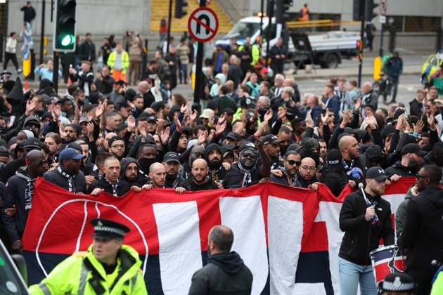 Football, CL, Newcastle United - Paris St. Germain, Fans out of the way to the stadium