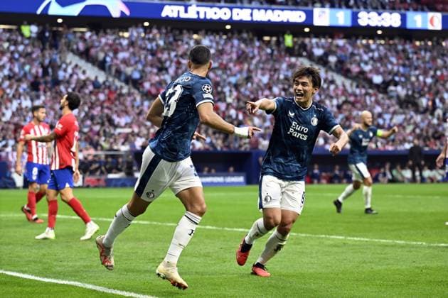 MADRID - (l-r) David Hancko of Feyenoord, Ayase Ueda of Feyenoord celebrate the 1-2 during the UEFA Champions League match between Atletico Madrid and Feyenoord Rotterdam at Estadio Metropolitano on October 4, 2023 in Madrid, Spain. ANP OLAF KRAAK UEFA Champions League 2023 24 2023 2024 xVIxANPxSportx xxANPxIVx 480230780 originalFilename: 480230780.jpg