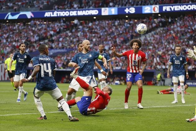 MADRID, 04-10-2023 Stadium Wanda Metropolitano, Champions League Football season 2023 2024 Match between Atletico Madrid and Feyenoord. Gernot Trauner sees Antoine Griezmann score the 2-2 Atletico Madrid - Feyenoord  x22624346x Copyright: