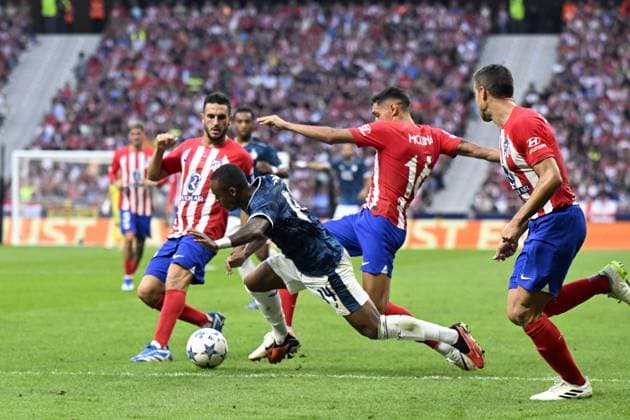 MADRID - (l-r) Igor Paixao of Feyenoord, Nahuel Molina of Atletico Madrid during the UEFA Champions League match between Atletico Madrid and Feyenoord Rotterdam at Estadio Metropolitano on October 4, 2023 in Madrid, Spain. ANP OLAF KRAAK UEFA Champions League 2023 24 2023 2024 xVIxANPxSportx xxANPxIVx 480232090 originalFilename: 480232090.jpg