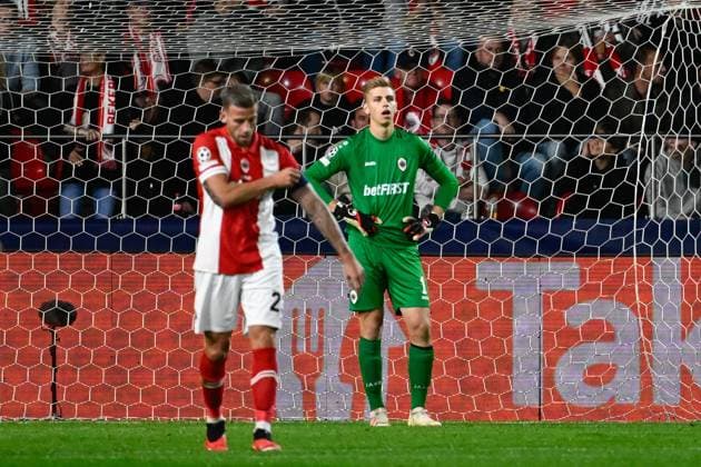 Royal Antwerp FC v FC Shakhtar Donetsk - UEFA Champions League DEURNE, BELGIUM - OCTOBER 04 : Butez Jean goalkeeper of Antwerp FC after the 2-1 goal during the UEFA Champions League group H match between Royal Antwerp FC and FC Shakhtar Donetsk on October 4, 2023 in Deurne, Belgium, 04 10 2023 Deurne Belgium  Copyright: xPeterxDexVoechtx