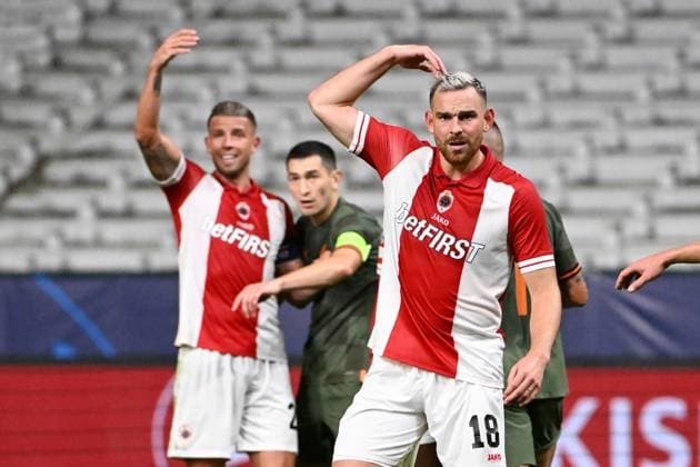 231004 Royal Antwerp FC vc FK Shakhtar Donetsk Vincent Janssen of Antwerp and Toby Alderweireld of Antwerp pictured during a football game between Royal Antwerp FC and FK Shakhtar Donetsk on day 2 in Group H of the UEFA Champions League season 2023-2024 competition on October 4, 2023 in Antwerp, Belgium. (Photo by Maarten Straetemans Isosport) ANTWERP BELGIUM  Copyright: xx 408827