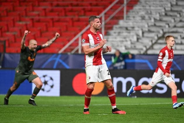 231004 Royal Antwerp FC vc FK Shakhtar Donetsk Toby Alderweireld of Antwerp looks dejected after missing a penalty during a football game between Royal Antwerp FC and FK Shakhtar Donetsk on day 2 in Group H of the UEFA Champions League season 2023-2024 competition on October 4, 2023 in Antwerp, Belgium. (Photo by Maarten Straetemans Isosport) ANTWERP BELGIUM  Copyright: xx 408832
