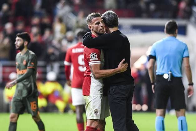 Antwerp s Toby Alderweireld and Antwerp s head coach Mark van Bommel look dejected after losing a soccer game between Belgian soccer team Royal Antwerp FC and Ukrainian club Shakhtar Donetsk, on Wednesday 04 October 2023 in Antwerp, on day two of the Champions League group stage, in the group H. TOM GOYVAERTS TomxGoyvaerts  x76295289x