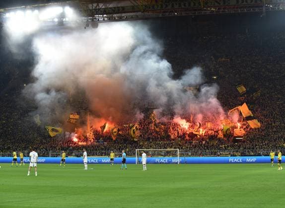 04 10 2023, Dortmund, Germany, Signal Iduna Park, Borussia Dortmund vs AC Milan UEFA Champions League 2023 2024 Group F, Fans Borussia Dortmund fans with pyrotechnics Photo Ralf Treese Dortmund Signal Iduna Park North Rhine Westphalia Germany 521_BVBACM20231004_009 Treese-521