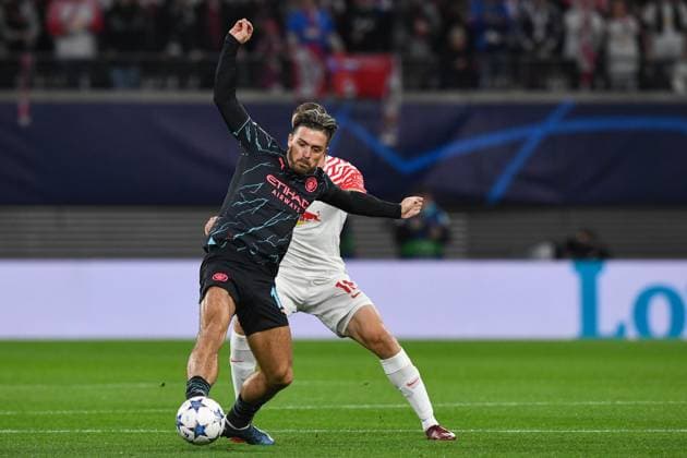 Football, Men, 2023 2024 season, UEFA Champions League Group G, Matchday 2 , RB Leipzig Manchester City, v l Jack Grealish Manchester City and Lukas Klostermann RB Leipzig in duel, battle for the ball, 04 10 2023, Copyright: xSebastianxRäppold MatthiasxKochx