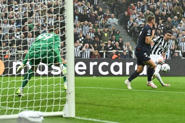 EDITORIAL USE ONLY No use with unauthorised audio, video, data, fixture lists, club league logos or live services. Online in-match use limited to 120 images, no video emulation. No use in betting, games or single club league player publications. Newcastle United v Paris Saint Germain, UEFA Champions League, Group F, Football, St James Park, Newcastle, UK - 04 Oct 2023 EDITORIAL USE ONLY No use with unauthorised audio, video, data, fixture lists, club league logos or live services. Online in-match use limited to 120 images, no video emulation. No use in betting, games or single club league player publications. Copyright: xRichardxLee Shutterstockx 14134540ac