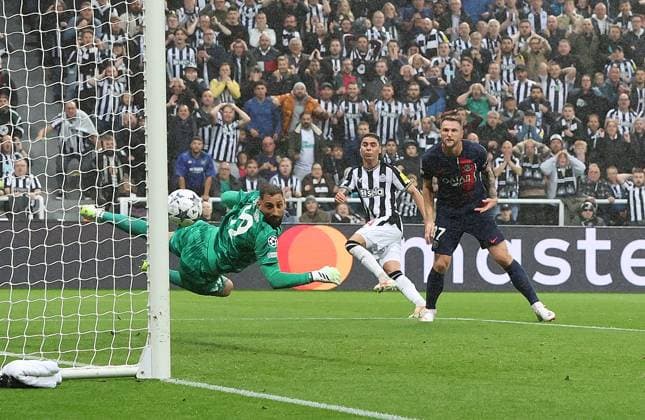 Newcastle Upon Tyne, England, 4th October 2023. Miguel Almiron of Newcastle United shoots to score during the UEFA Champions League match at St. James Park, Newcastle Upon Tyne. Picture credit should read: Nigel Roddis Sportimage EDITORIAL USE ONLY. No use with unauthorised audio, video, data, fixture lists, club league logos or live services. Online in-match use limited to 120 images, no video emulation. No use in betting, games or single club league player publications. SPI-2627-0016