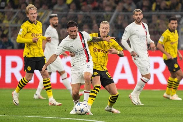 GER, Champions League BV Borussia Dortmund vs AC Milan Milan 04 10 2023, Signal Iduna Park, Dortmund, GER, Champions League BV Borussia Dortmund vs AC Milan Milan In the picture duel between Davide Calabria AC Milan Milan, 2 and Marco Reus BV Borussia Dortmund, 11 nordphotoxGmbHxx xChristianxSchulze nph000300