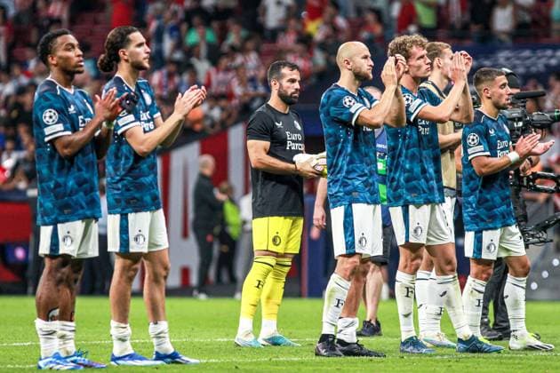 October 4, 2023: Players of Feyenoord salutes their fans after the UEFA Champions League, Group E, football match played between Atletico de Madrid and Feyenoord Rotterdam at Civitas Metropolitano Stadium on October 04, 2023, in Madrid, Spain. - ZUMAa181 20231004_zaa_a181_119 Copyright: xIrinaxR.xHipolitox