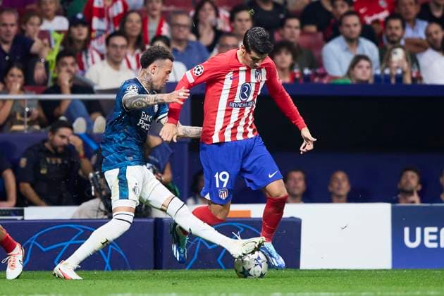 Atletico Madrid v Feyenoord - UEFA Champions League Alvaro Morata of Atletico de Madrid (R) battles for the ball with Quilindschy Hartman of Feyenoord (L) during the UEFA Champions League match between Atletico Madrid v Feyenoord in Madrid, Spain, on October 4, 2023. Madrid Spain  Copyright: xAlvaroxMedrandax originalFilename:medranda-atletico231004_nppP8.jpg