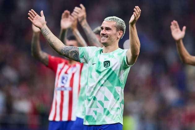 Atletico Madrid v Feyenoord - UEFA Champions League Antoine Griezmann of Atletico de Madrid thanks supporters for standing during the UEFA Champions League match between Atletico Madrid v Feyenoord in Madrid, Spain, on October 4, 2023. Madrid Spain  Copyright: xAlvaroxMedrandax originalFilename:medranda-atletico231004_nprxg.jpg