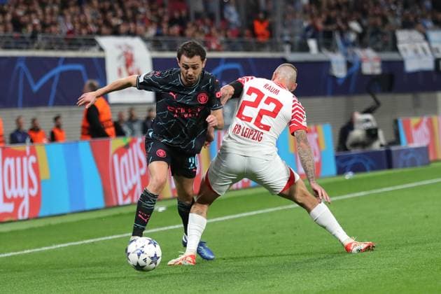 Champions League RB Leipzig vs Manchester City, 04 10 23 Bernardo Silva 20, Manchester City vs David Raum 22, RB Leipzig football, UEFA Champions League, 2023 2024 season RB Leipzig vs Manchester City on 04 10 23 at Red Bull Arena, Leipzig DFL REGULATIONS PROHIBIT ANY USE OF PHOTOGRAPHS AS IMAGE SEQUENCES AND OR QUASI VIDEO Copyright: xBEAUTIFULxSPORTS JanxKaeferx