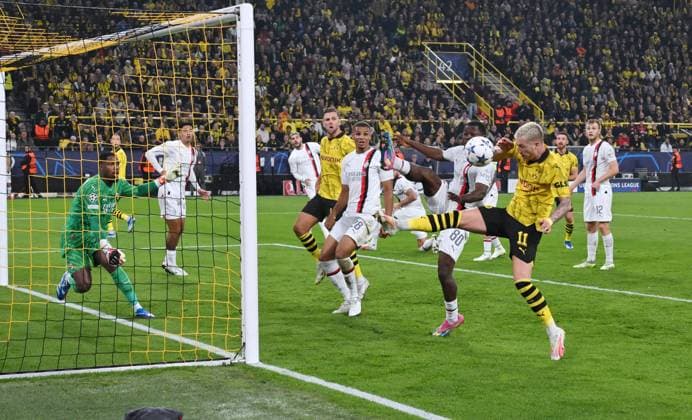 Marco Reus Borussia Dortmund , re , narrowly fails toj Yunus Musah AC Milan 04 10 2023, Football Champions League, 2023 2024 season, preliminary round, matchday 2, Borussia Dortmund AC Milan Dortmund Signal Iduna Park Nordrhein Westfalen Germany Team2