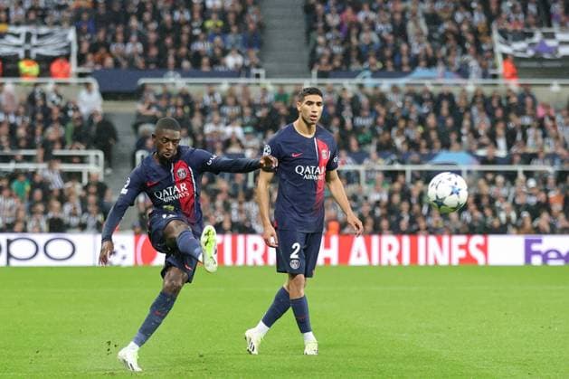 UEFA Champions League Newcastle United v Paris Saint-Germain Ousmane DembÃ lÃ 10 of Paris Saint-Germain crosses the ball during the UEFA Champions League match Newcastle United vs Paris Saint-Germain at St. James s Park, Newcastle, United Kingdom, 4th October 2023 (Photo by Mark Cosgrove News Images) Newcastle St. James s Park Tyne and Wear United Kingdom Copyright: xMarkxCosgrove NewsxImagesx