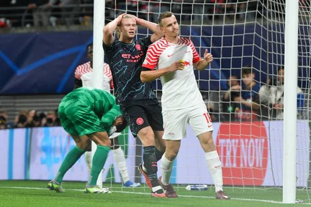 Lukas Klostermann RB Leipzig r , Erling Haaland Manchester City center, Janis Blaswich goalkeeper, RB Leipzig li RB Leipzig vs Manchester City, soccer, Champions League, preliminary round, 2 match day, season 2023 2024, 04 10 2023 RB Leipzig vs Manchester City, soccer, Champions League, preliminary round, 2 match day, season 2023 2024, 04 10 2023 Leipzig Copyright: xEibner-Pressefoto BertxHarzerx EP_BHR