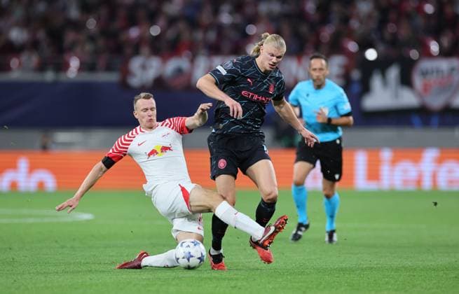 RB Leipzig Manchester City Champions League Leipzig, 04 10 2023, Red Bull Arena, Champions League, Group G , RB LEIPZIG vs MANCHESTER CITY FC , Pictured v l Lukas Klostermann 16, RB Leipzig vs Erling Haaland 9, Manchester , Picture Point