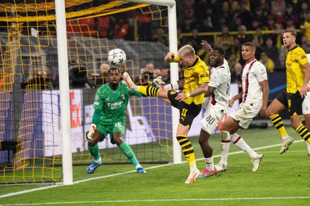 GER, Champions League BV Borussia Dortmund vs AC Milan Milan 04 10 2023, Signal Iduna Park, Dortmund, GER, Champions League BV Borussia Dortmund vs AC Milan Milan In the picture goal chance of Marco Reus BV Borussia Dortmund, 11 Mike Maignan AC Milan Milan, 16 Yunus Musah AC Milan Milan, 80 nordphotoxGmbHxx xChristianxSchulze nph000300