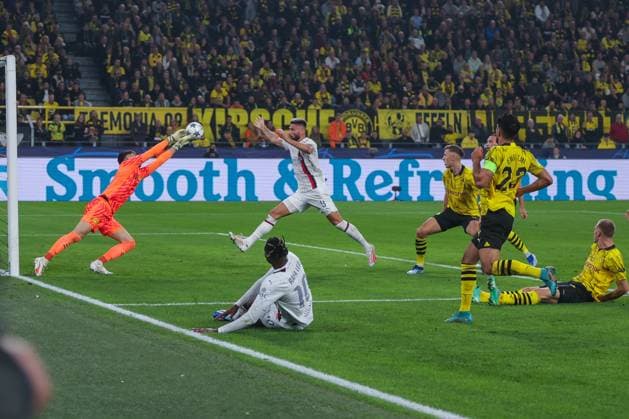 04 10 2023, Football, 2023 2024 season, UEFA Champions League, Group stage, Borussia Dortmund AC Milan, v l ao1 , Rafael Leao AC Milan , Olivier Giroud AC Milan , Dortmund Signal Iduna Park NRW Germany xRHR PHOTO DEx Copyright: DennisxEwert RHR-FOTOx RHR-FOTO DE