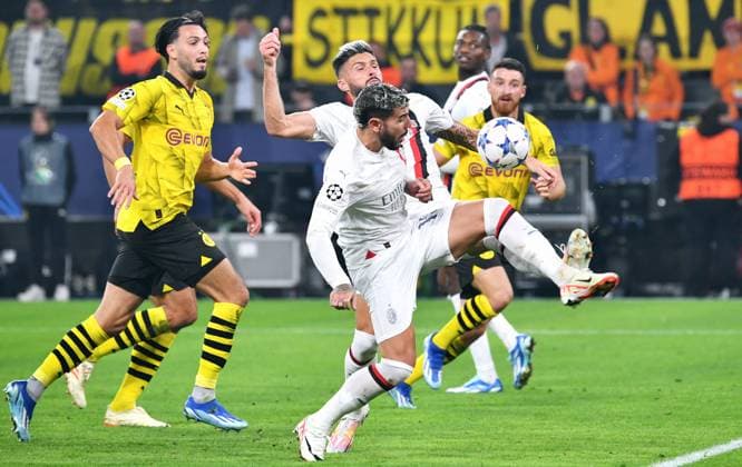 Football, Champions League, Germany, Men, Season 2023 2024, Matchday 2, Signal Iduna Park Dortmund Bor Dortmund AC Milan Olivier Giroud ACM and Theo Hernandez ACM obstruct each other in front of goal UEFA REGULATES PROHIBIT ANY USE OF PHOTOGRAPHS AS IMAGE SEQUENCES AND OR QUASI VIDEO