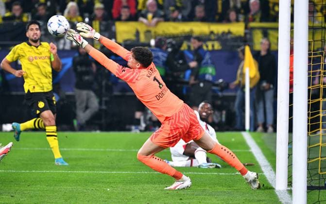 Football, Champions League, Germany, Men, Season 2023 2024, Matchday 2, Signal Iduna Park Dortmund Bor Dortmund AC Milan Rafael Leao ACM , Gregor Kobel BVB Action UEFA REGULATES PROHIBIT ANY USE OF PHOTOGRAPHS AS IMAGE SEQUENCES AND OR QUASI VIDEO