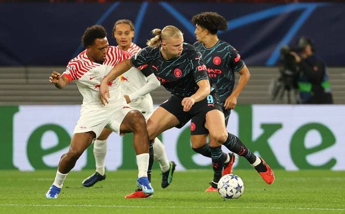 GER, UEFA Champions League, RB Leipzig vs Manchester City 04 10 2023, Leipzig, Red Bull Arena, GER, season 2023 2024, UEFA Champions League, Group G, RasenBallsport Leipzig vs Manchester City in picture Lois Openda Leipzig vs Erling Haaland Manchester DFL regulations prohibit any use of photographs as image sequences and or quasi video