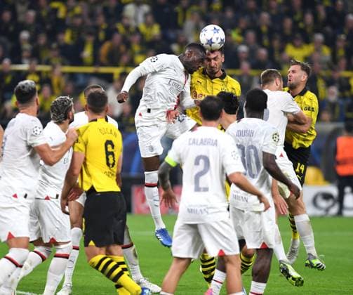 04 10 2023, Dortmund, Germany, Signal Iduna Park, Borussia Dortmund vs AC Milan UEFA Champions League 2023 2024 Group F, Fikayo Tomori AC Milan and Mats Hummels Borussia Dortmund in a duel Photo Ralf Treese Dortmund Signal Iduna Park North Rhine Westphalia Germany 521_BVBACM20231004_021 Treese-521