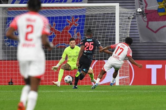 Football, Men, 2023 2024 season, UEFA Champions League Group G, Matchday 2 , RB Leipzig Manchester City, v l Lois Openda RB Leipzig scores the goal to 1 1, 04 10 2023, Copyright: xSebastianxRäppold MatthiasxKochx