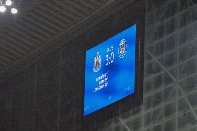 UEFA Champions League Newcastle United v Paris Saint-Germain The big screen displays the 3-0 scoreline during the UEFA Champions League match Newcastle United vs Paris Saint-Germain at St. James s Park, Newcastle, United Kingdom, 4th October 2023 (Photo by Mark Cosgrove News Images) Newcastle St. James s Park Tyne and Wear United Kingdom Copyright: xMarkxCosgrove NewsxImagesx
